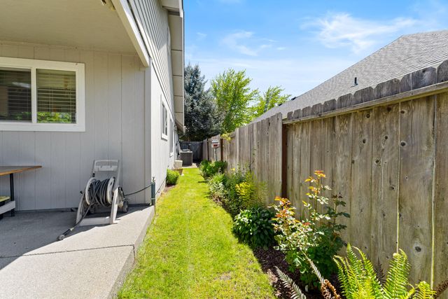1206 Devonshire Way, Grants Pass, OR 97527