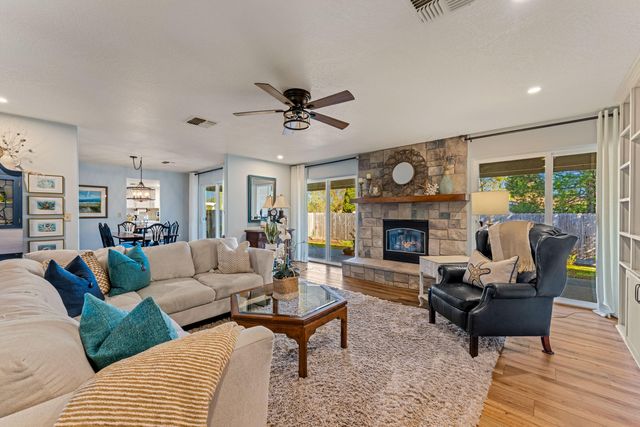 1206 Devonshire Way, Grants Pass, OR 97527