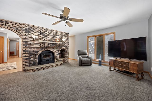 9800 Hall Road, Cedar Rapids, IA 52411