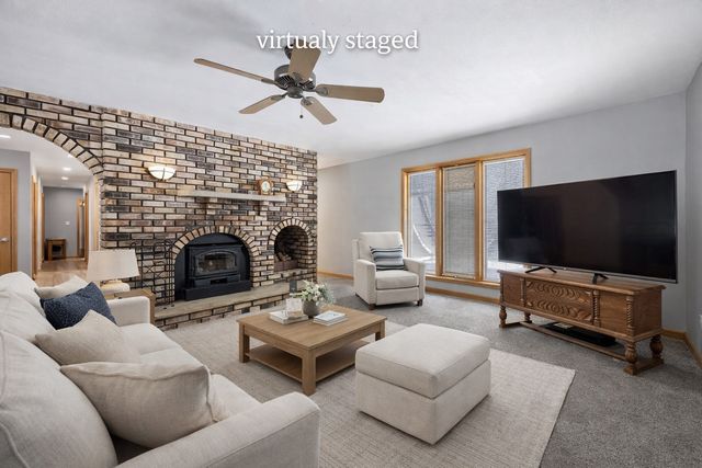 9800 Hall Road, Cedar Rapids, IA 52411