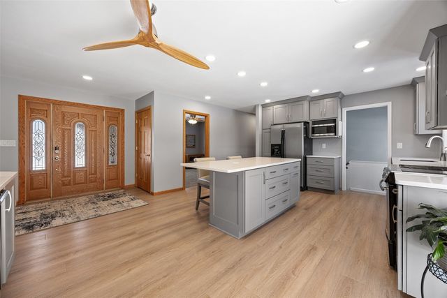 9800 Hall Road, Cedar Rapids, IA 52411