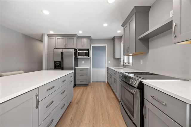 9800 Hall Road, Cedar Rapids, IA 52411