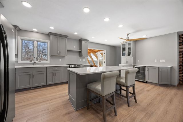 9800 Hall Road, Cedar Rapids, IA 52411