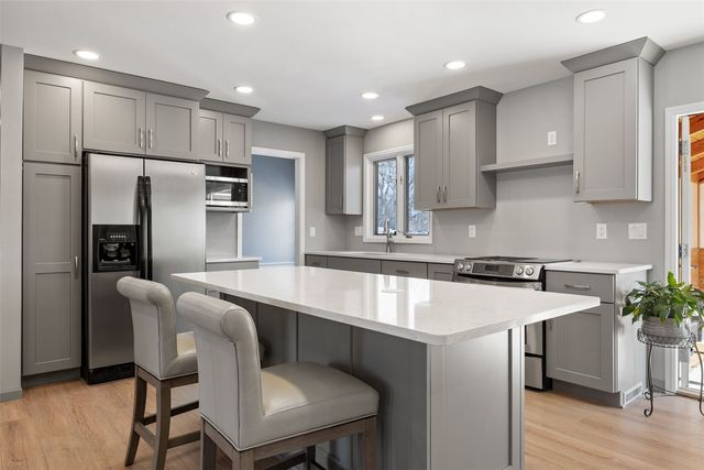 9800 Hall Road, Cedar Rapids, IA 52411