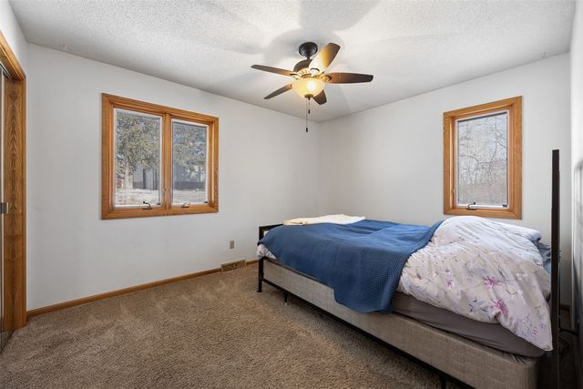 9800 Hall Road, Cedar Rapids, IA 52411