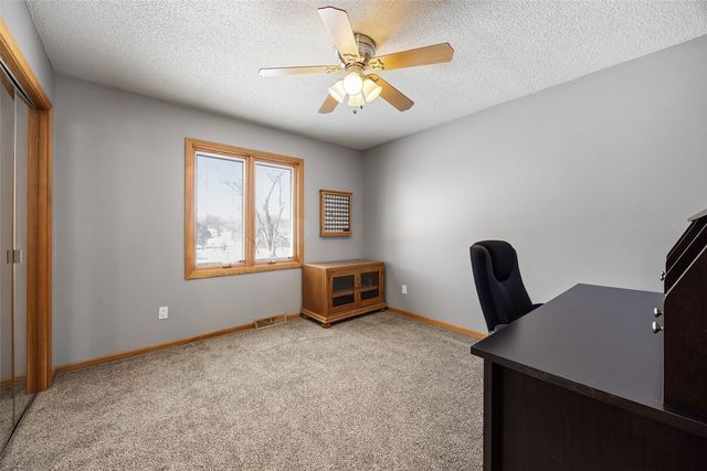 9800 Hall Road, Cedar Rapids, IA 52411