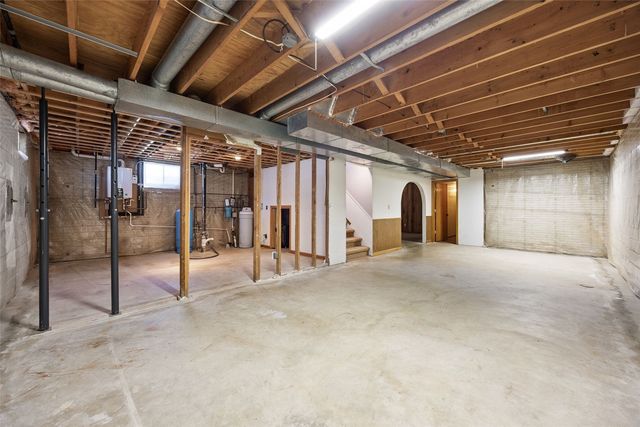 9800 Hall Road, Cedar Rapids, IA 52411