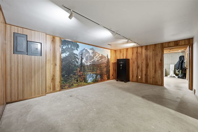 9800 Hall Road, Cedar Rapids, IA 52411