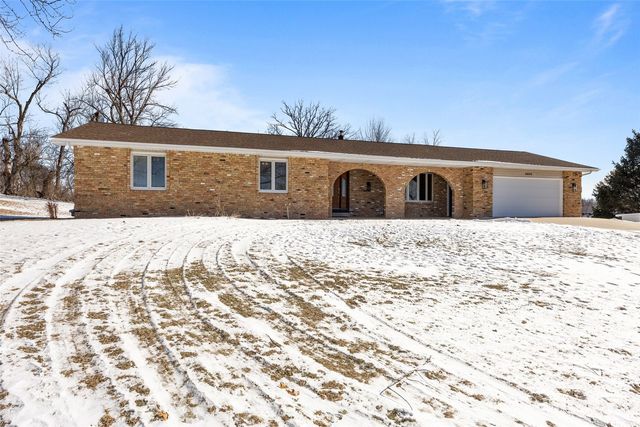 9800 Hall Road, Cedar Rapids, IA 52411