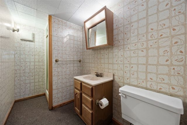 9800 Hall Road, Cedar Rapids, IA 52411