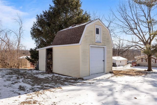 9800 Hall Road, Cedar Rapids, IA 52411