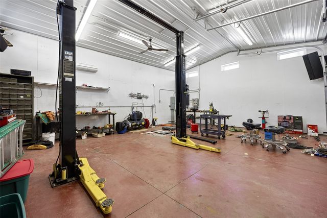 9800 Hall Road, Cedar Rapids, IA 52411