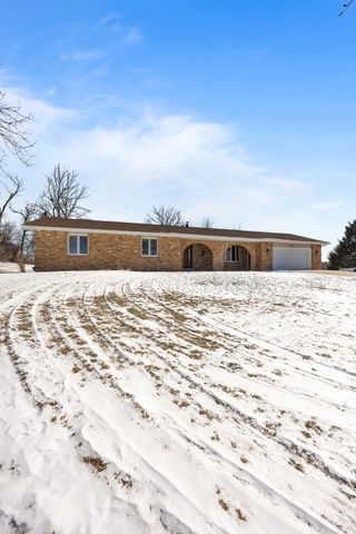 9800 Hall Road, Cedar Rapids, IA 52411