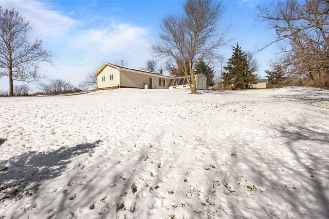 9800 Hall Road, Cedar Rapids, IA 52411