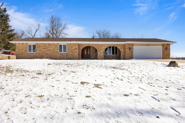 9800 Hall Road, Cedar Rapids, IA 52411