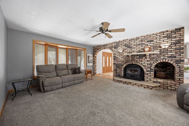 9800 Hall Road, Cedar Rapids, IA 52411