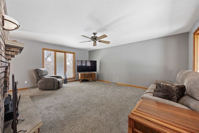 9800 Hall Road, Cedar Rapids, IA 52411