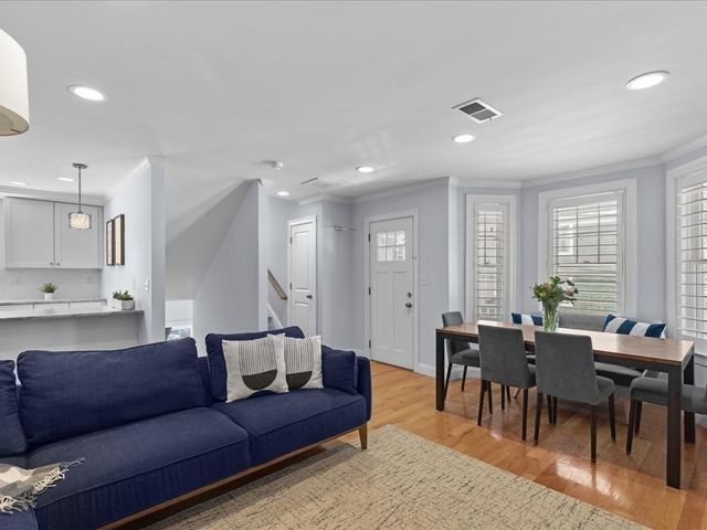 40 Catherine St 2, Boston, MA 02131