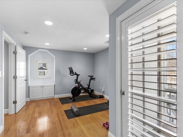 40 Catherine St 2, Boston, MA 02131