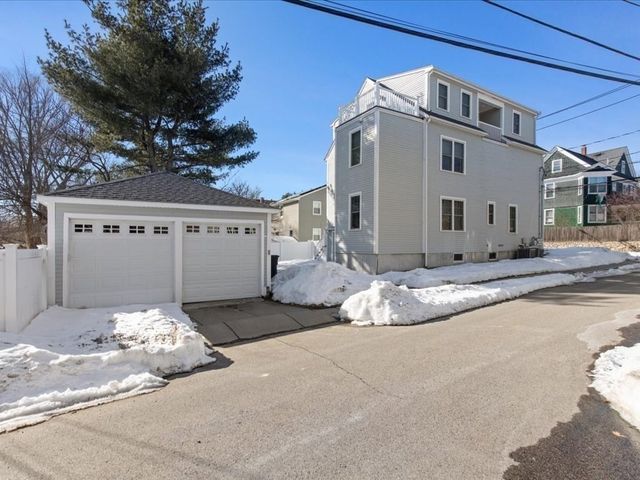 40 Catherine St 2, Boston, MA 02131