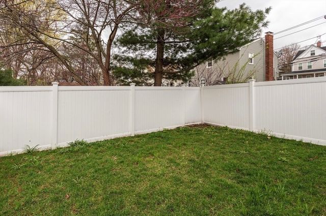 40 Catherine St 2, Boston, MA 02131