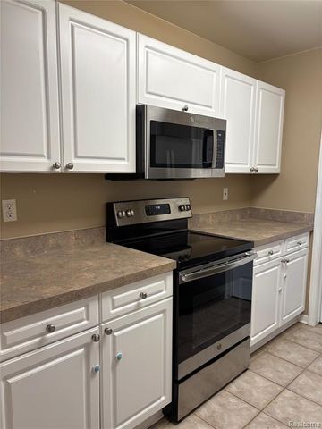 3541 Oakmonte Boulevard, Rochester, MI 48306