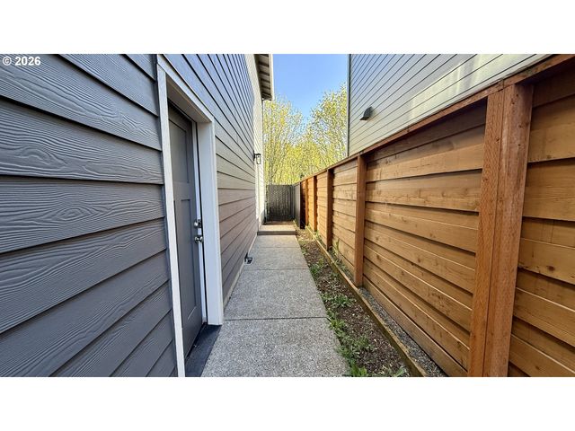 1054 Ne REGAN HILL Loop, Estacada, OR 97023