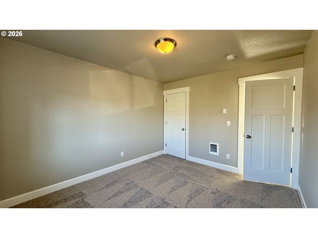 1054 Ne REGAN HILL Loop, Estacada, OR 97023