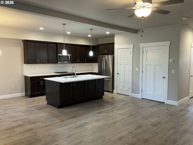 1054 Ne REGAN HILL Loop, Estacada, OR 97023