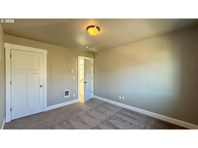 1054 Ne REGAN HILL Loop, Estacada, OR 97023