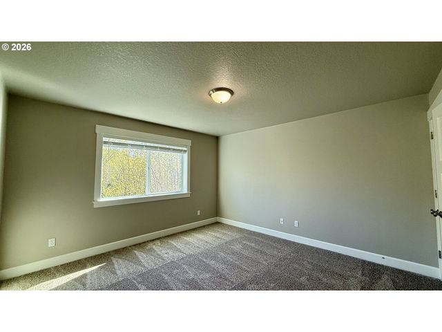 1054 Ne REGAN HILL Loop, Estacada, OR 97023