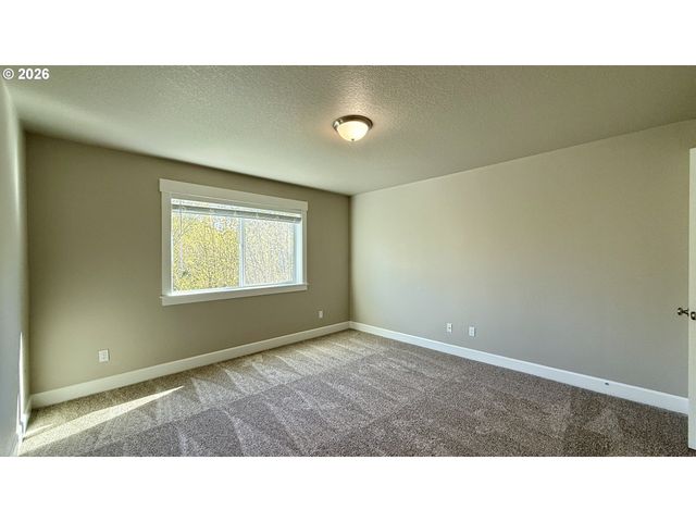 1054 Ne REGAN HILL Loop, Estacada, OR 97023