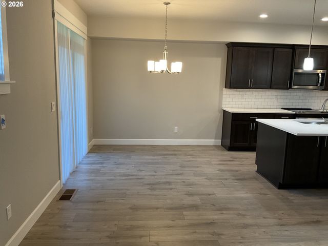 1054 Ne REGAN HILL Loop, Estacada, OR 97023