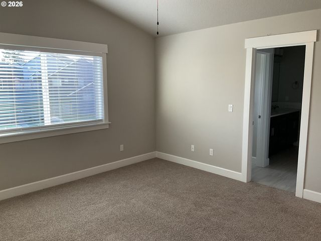 1054 Ne REGAN HILL Loop, Estacada, OR 97023