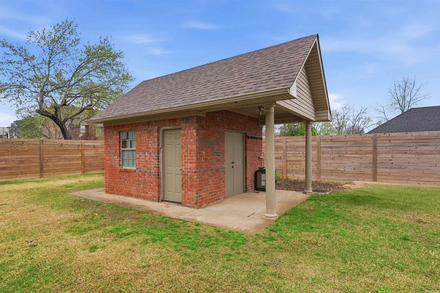 1930 Columbia Dr, Conway, AR 72034