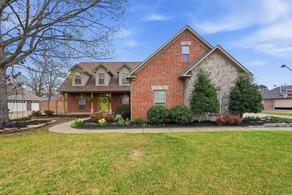 1930 Columbia Dr, Conway, AR 72034
