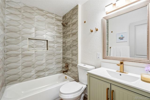 8728 W Floyd Drive, Lakewood, CO 80227