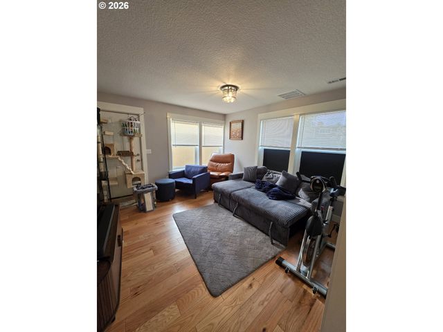 7118 Se MITCHELL Ct, Portland, OR 97206