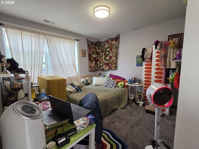 7118 Se MITCHELL Ct, Portland, OR 97206