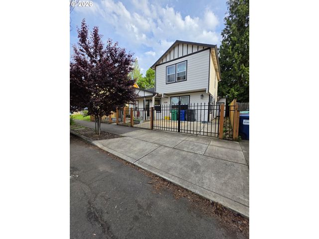 7118 Se MITCHELL Ct, Portland, OR 97206