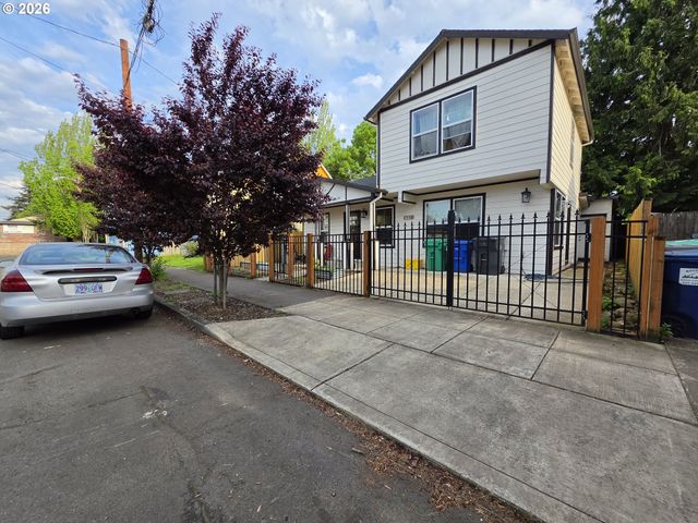 7118 Se MITCHELL Ct, Portland, OR 97206