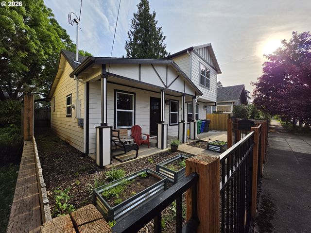 7118 Se MITCHELL Ct, Portland, OR 97206