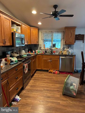 460 MANOR ST, Columbia, PA 17512