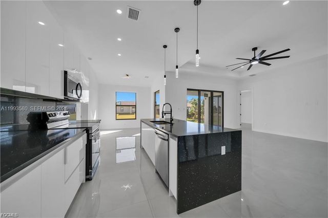 2815 44th ST W, Lehigh Acres, FL 33971