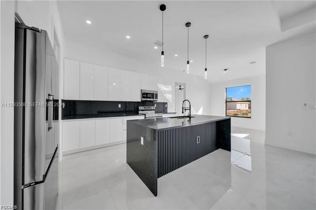 2815 44th ST W, Lehigh Acres, FL 33971