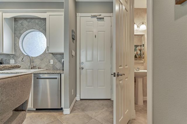 168 Lake Point Boulevard D103, Montgomery, TX 77356