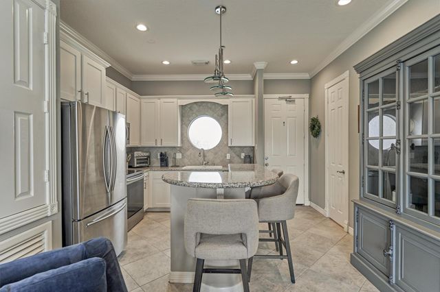 168 Lake Point Boulevard D103, Montgomery, TX 77356