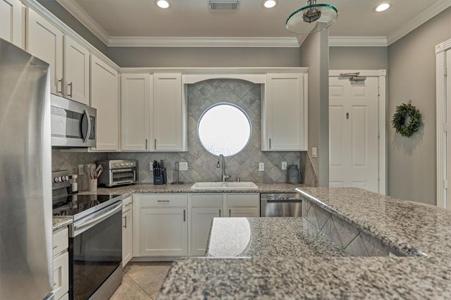 168 Lake Point Boulevard D103, Montgomery, TX 77356