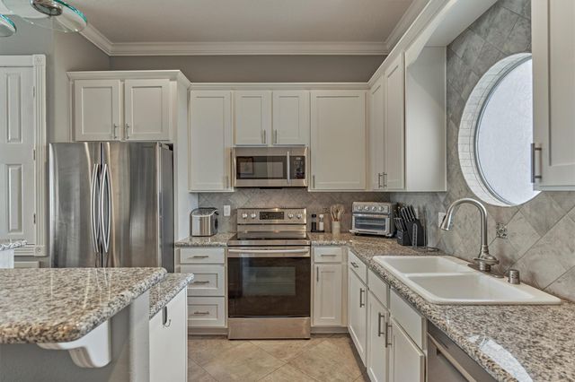 168 Lake Point Boulevard D103, Montgomery, TX 77356