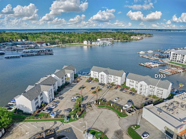 168 Lake Point Boulevard D103, Montgomery, TX 77356